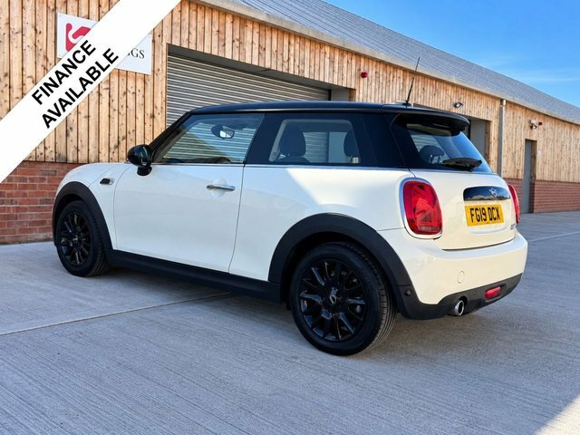 Mini Hatch 2019 1.5 Cooper Classic Hatchback Manua White #2