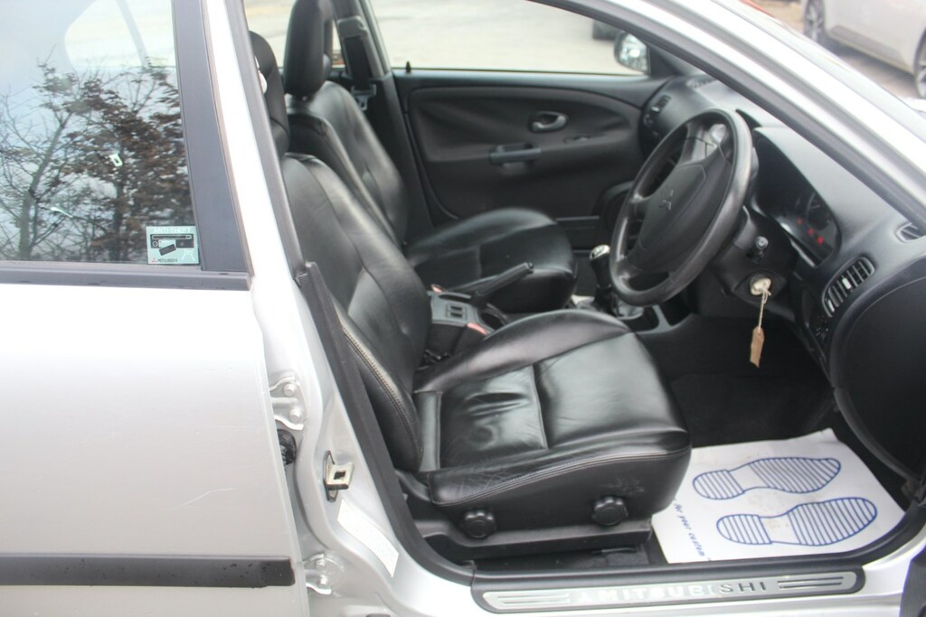 Mitsubishi Carisma 1.9 Td Elegance Silver #16