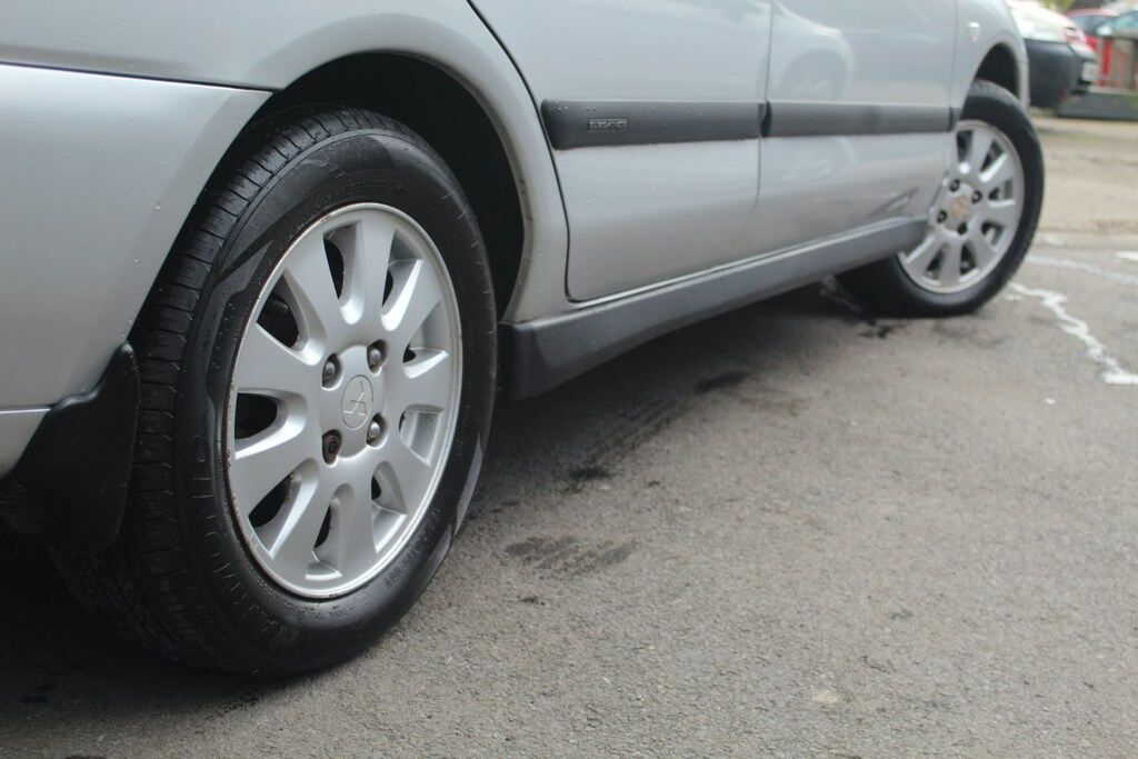 Mitsubishi Carisma 1.9 Td Elegance Silver #6