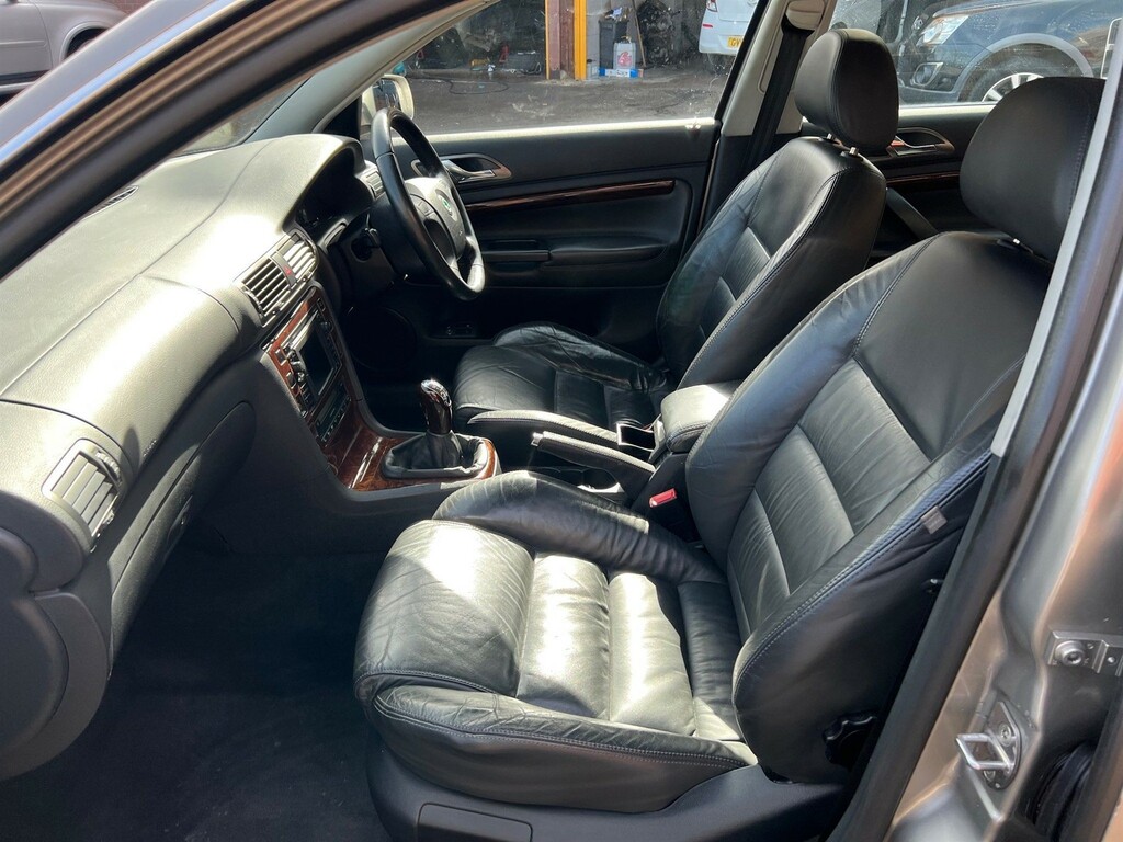 Skoda Superb Elegance V6 Tdi 4-Door Find Another Just 37K From Beige #11