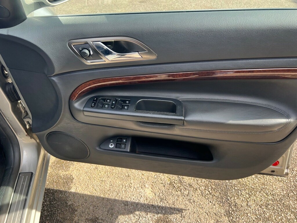 Skoda Superb Elegance V6 Tdi 4-Door Find Another Just 37K From Beige #19