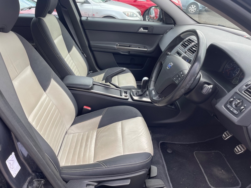 Volvo V40 1.6 D2 Se Euro 5 S S White #3