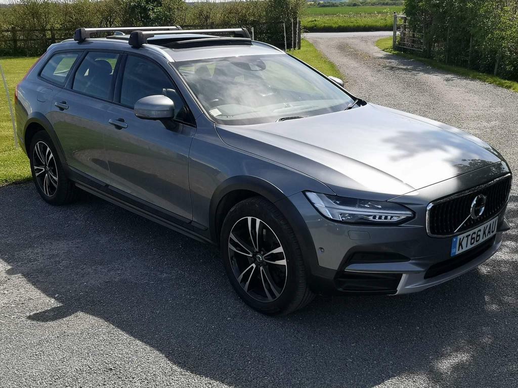 Volvo V90 Cross Country 2L Null Black #1