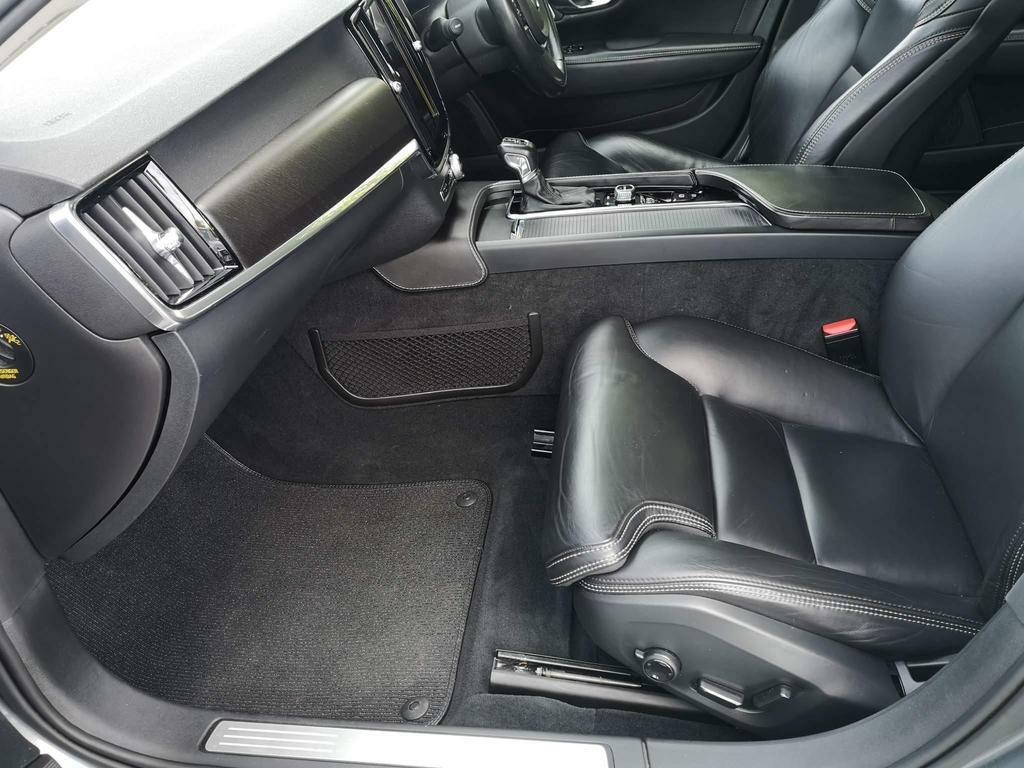 Volvo V90 Cross Country 2L Null Black #37