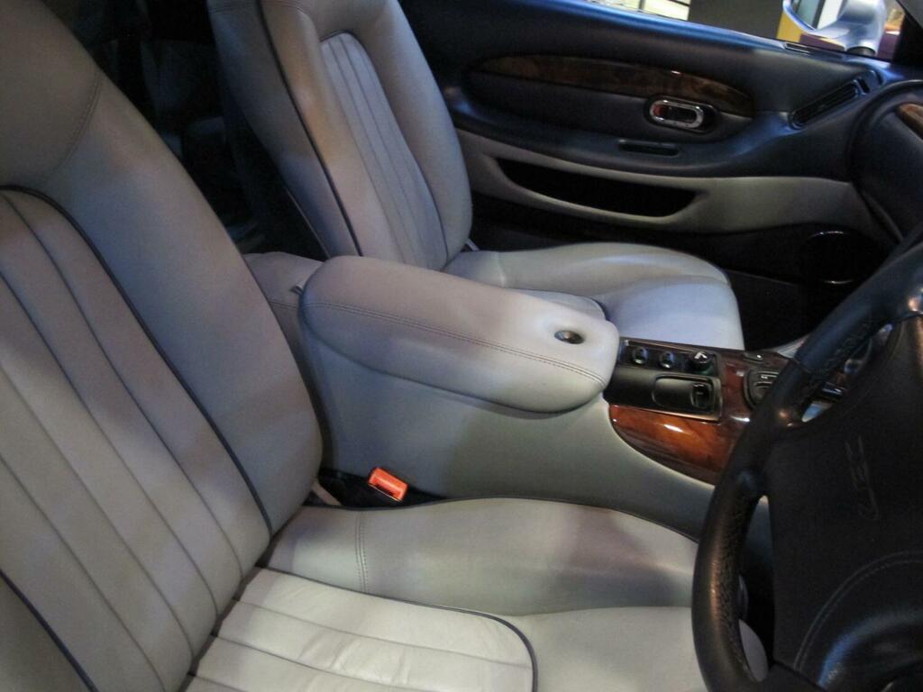 Aston Martin DB7 3.2 Red #40