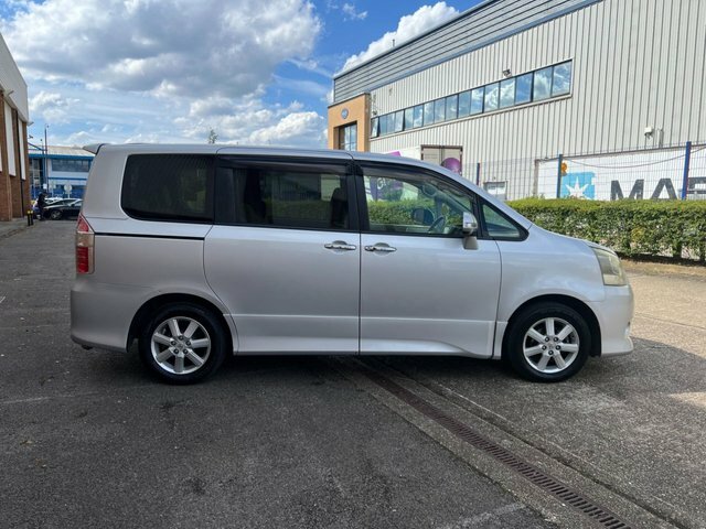 Toyota Noah Petrol Silver #4