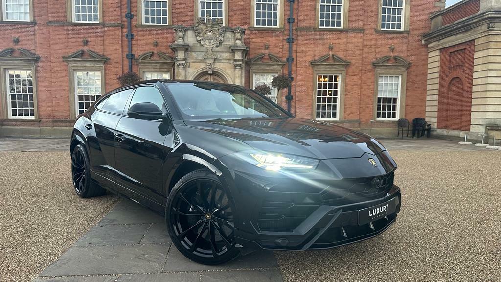 Lamborghini Urus Petrol