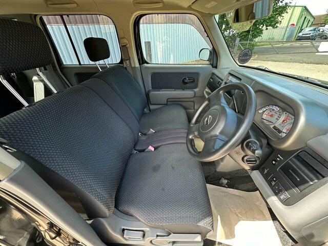 Nissan Cube Hatchback White #12