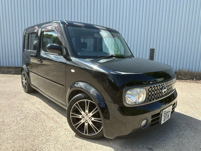 Nissan Cube Hatchback White #1