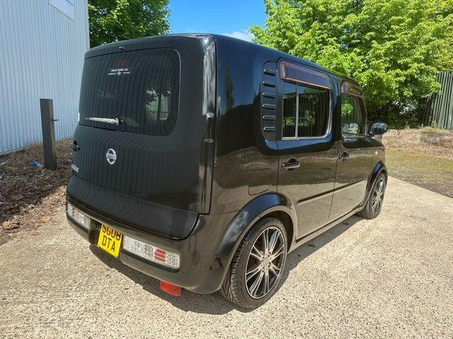 Nissan Cube Hatchback White #9