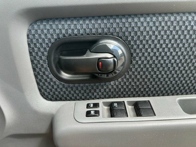 Nissan Cube Hatchback White #27