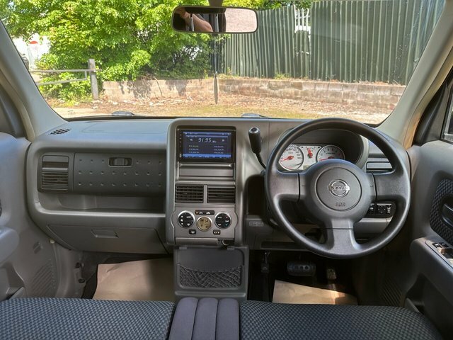 Nissan Cube Hatchback White #17