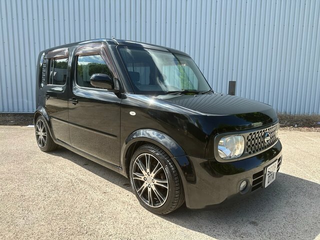 Nissan Cube Hatchback White #5