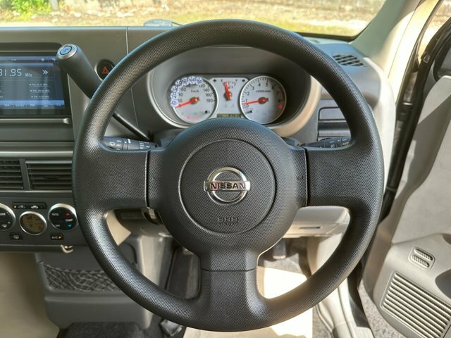 Nissan Cube Hatchback White #18