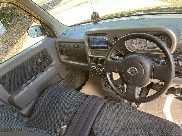 Nissan Cube Hatchback White #3