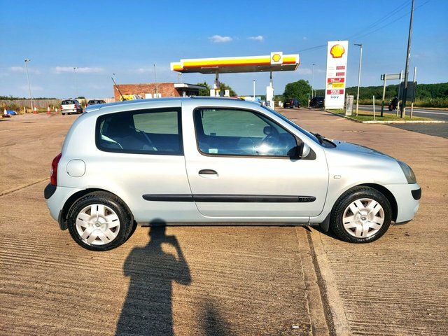 Renault Clio 1.1 Extreme 3 16V 75 Bhp Silver #4