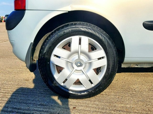 Renault Clio 1.1 Extreme 3 16V 75 Bhp Silver #6