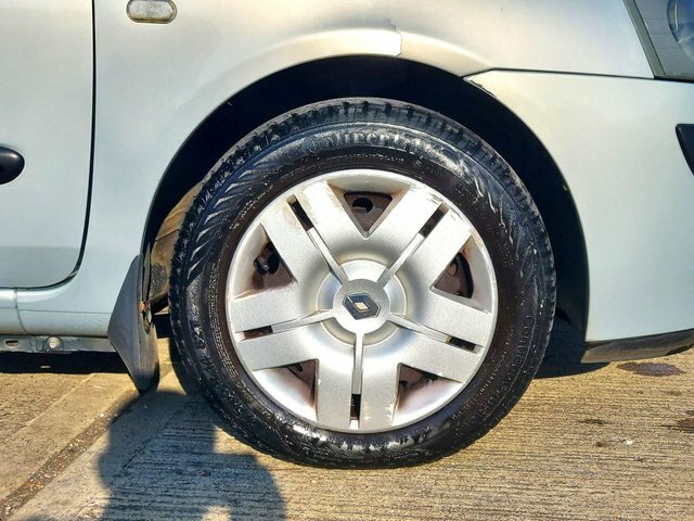 Renault Clio 1.1 Extreme 3 16V 75 Bhp Silver #5