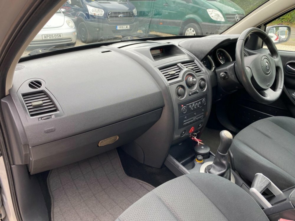 Renault Megane Privilege Monaco 16V 5-Door Grey #48