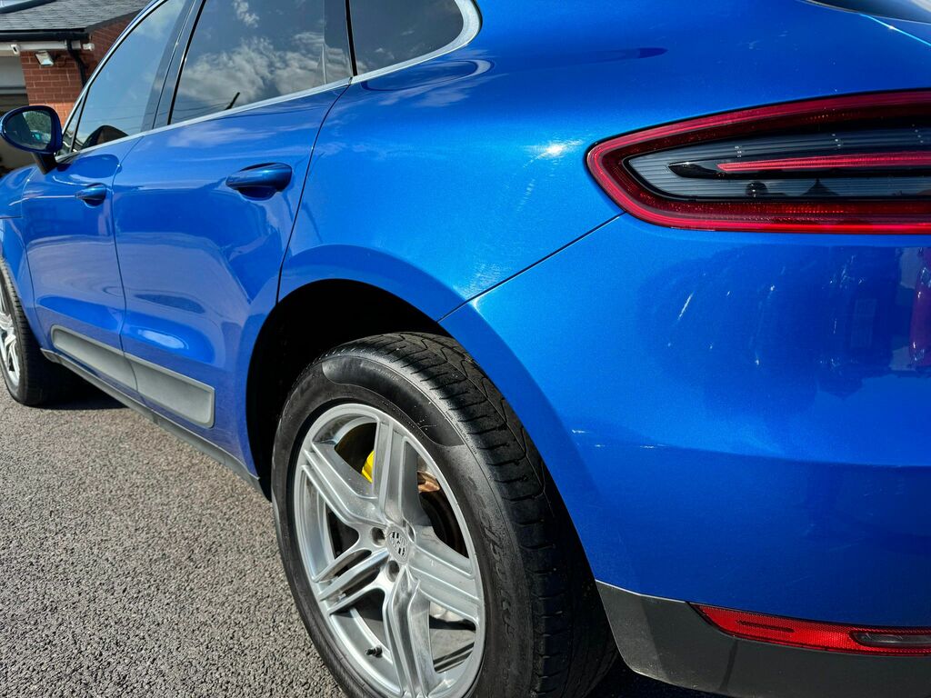 Porsche Macan Sri Red #32