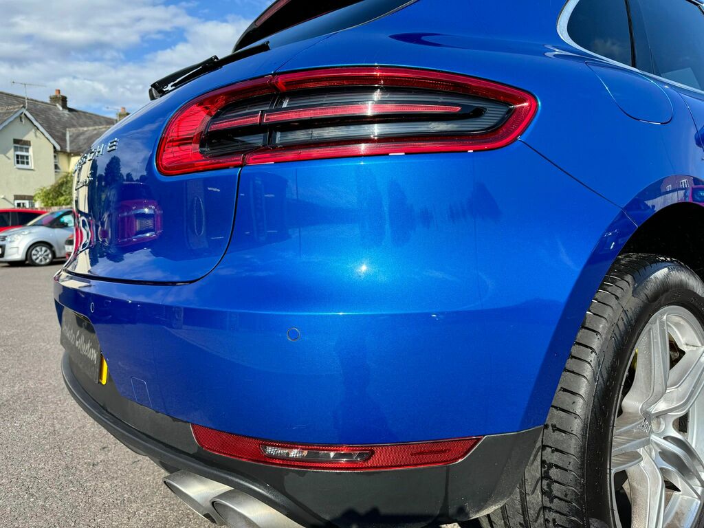 Porsche Macan Sri Red #33