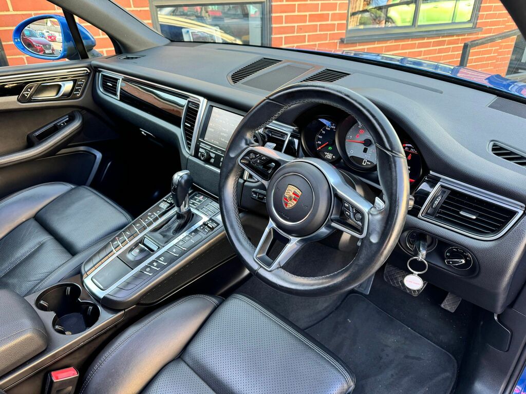 Porsche Macan Sri Red #34