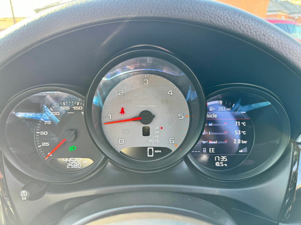 Porsche Macan Sri Red #20