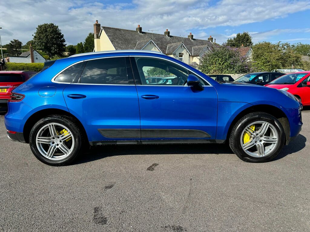 Porsche Macan Sri Red #10
