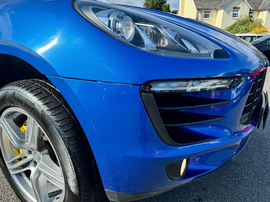 Porsche Macan Sri Red #8