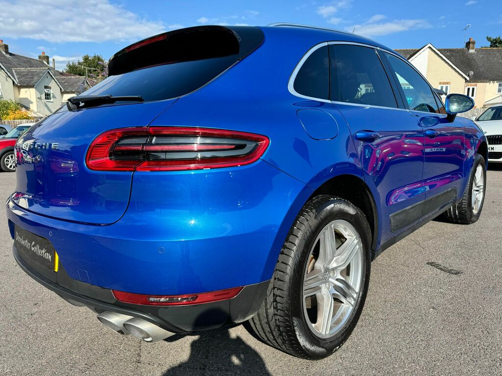 Porsche Macan Sri Red #18