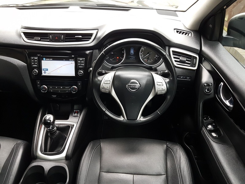 Nissan Qashqai Tekna Black #4