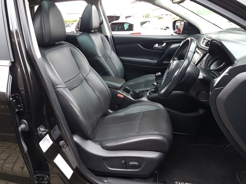 Nissan Qashqai Tekna Black #2