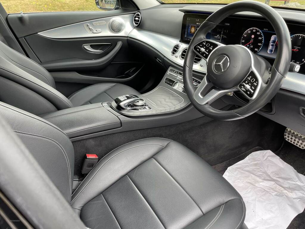 Mercedes-Benz E Class E220d Se 9G-tronic Black #4