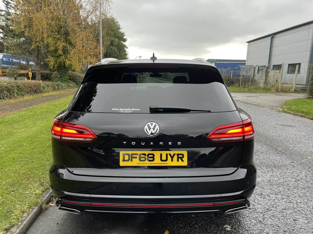 Volkswagen Touareg 3.0 V6 Tdi 4Motion R-line Tip Black #4