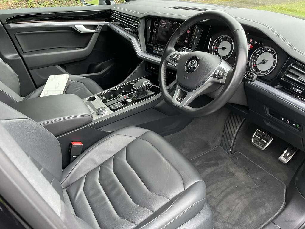 Volkswagen Touareg 3.0 V6 Tdi 4Motion R-line Tip Black #3