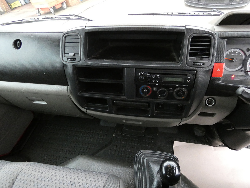 Nissan NT400 34.11 Basic L1 Silver #2