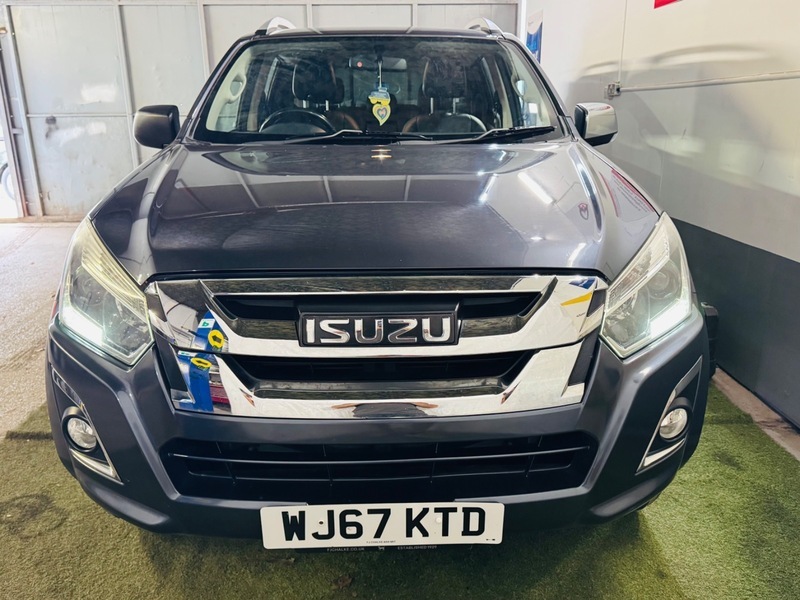 Isuzu Rodeo 1.9 Td Blade Pickup Black #2