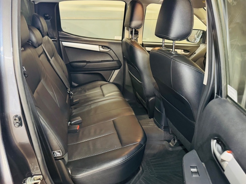 Isuzu Rodeo 1.9 Td Blade Pickup Black #18