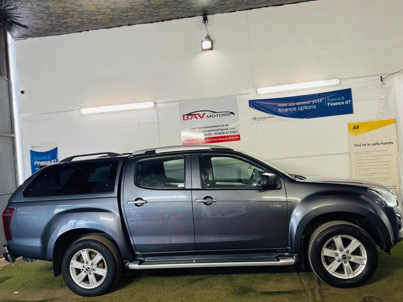 Isuzu Rodeo 1.9 Td Blade Pickup Black #8