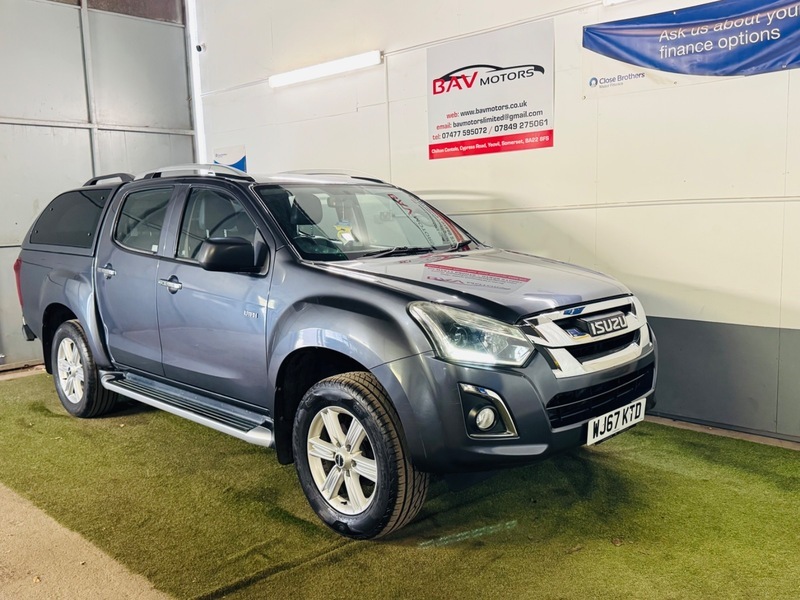Isuzu Rodeo 1.9 Td Blade Pickup Black #1