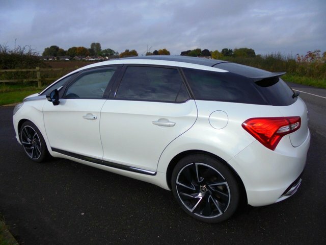 DS DS 5 2.0 5 D White #8