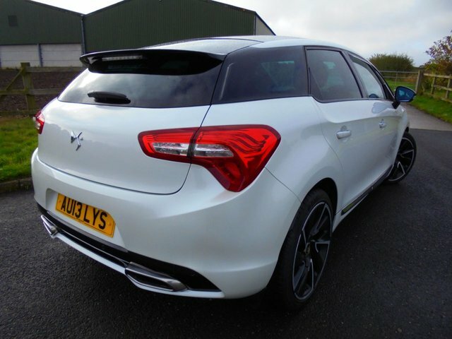 DS DS 5 2.0 5 D White #11