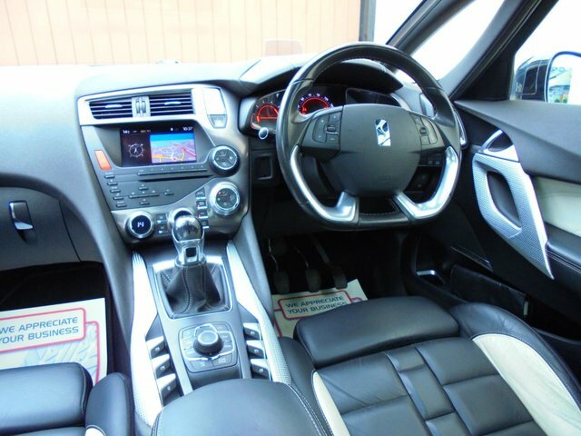 DS DS 5 2.0 5 D White #17