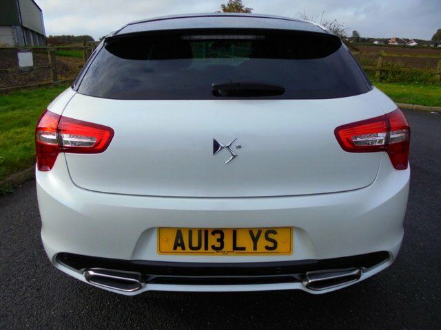 DS DS 5 2.0 5 D White #10