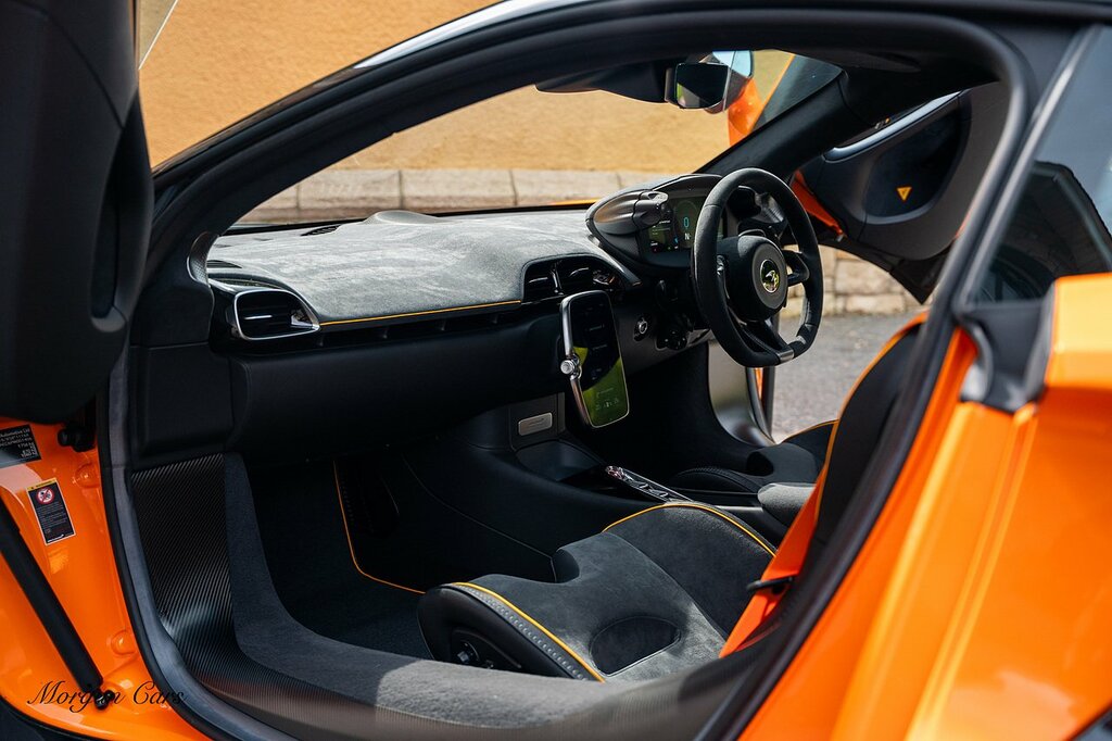 McLaren Artura Black Black #27
