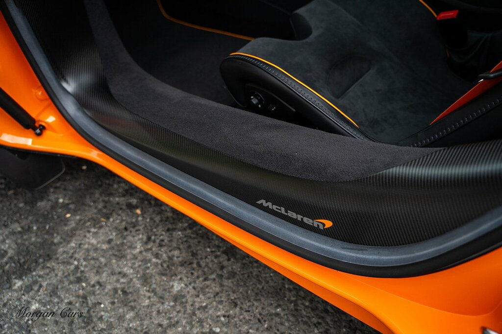 McLaren Artura Black Black #49