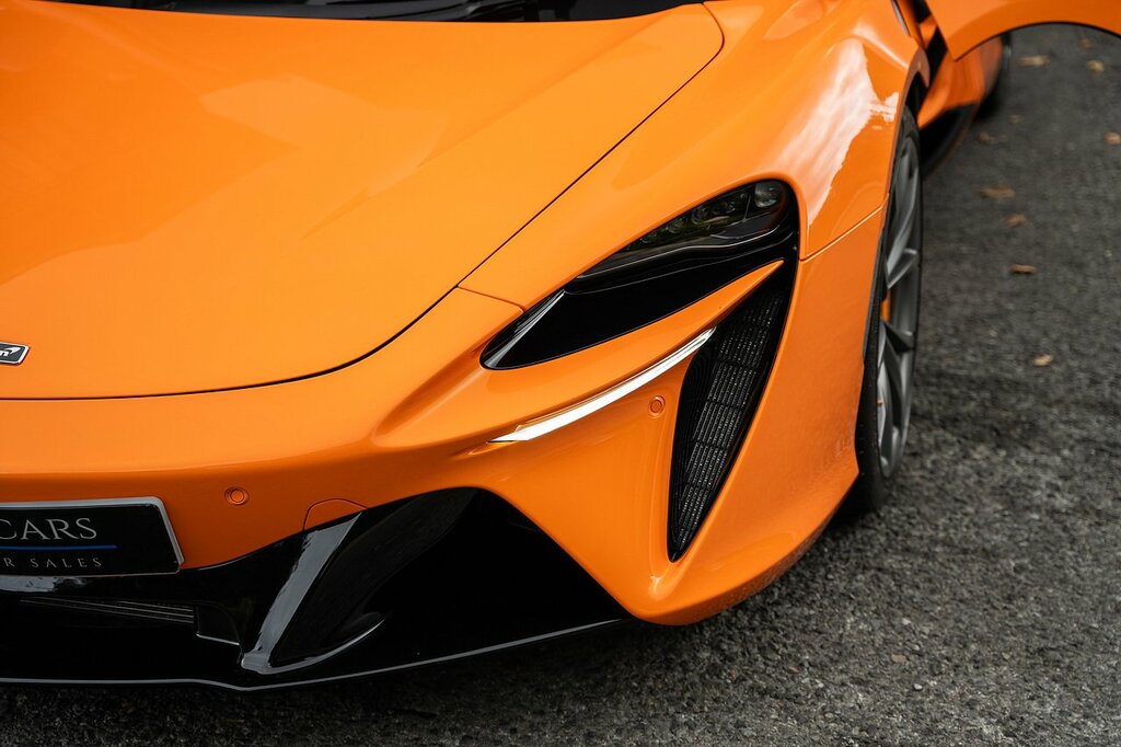 McLaren Artura Black Black #32