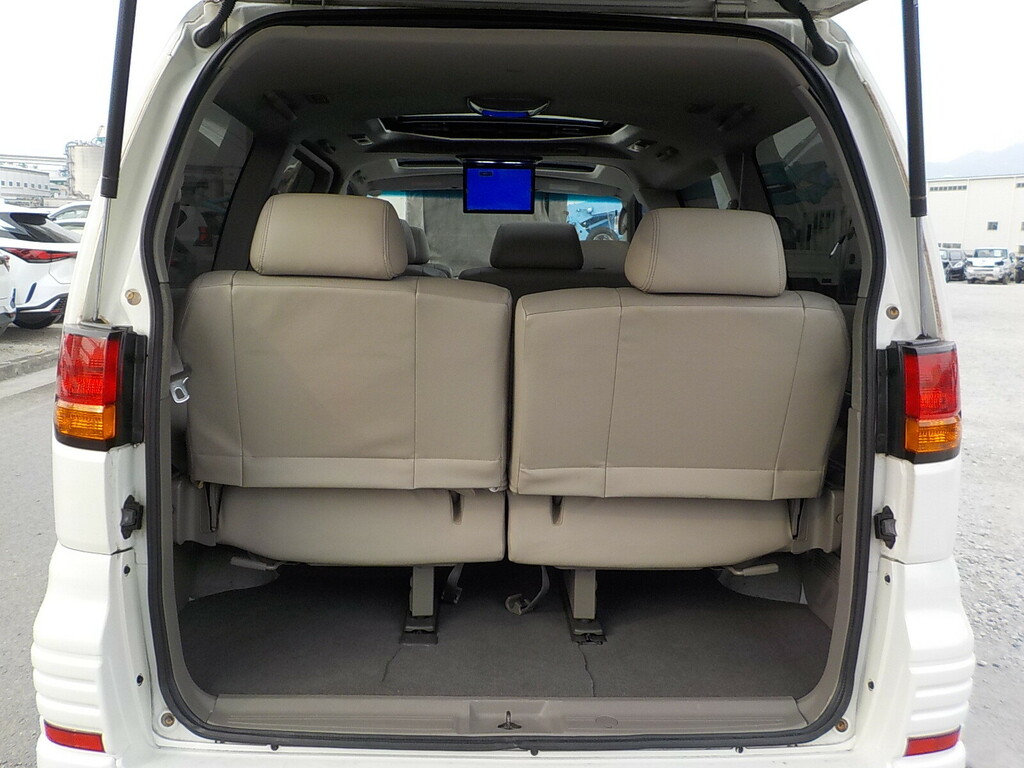 Nissan Elgrand Mpv White #10