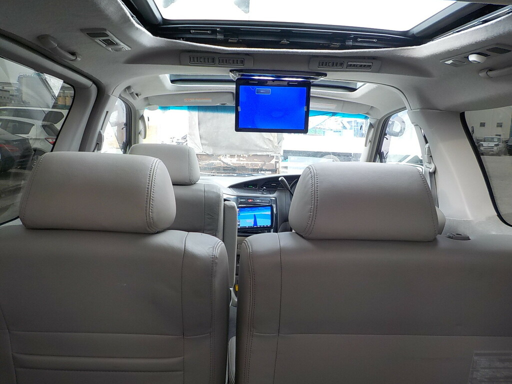 Nissan Elgrand Mpv White #11