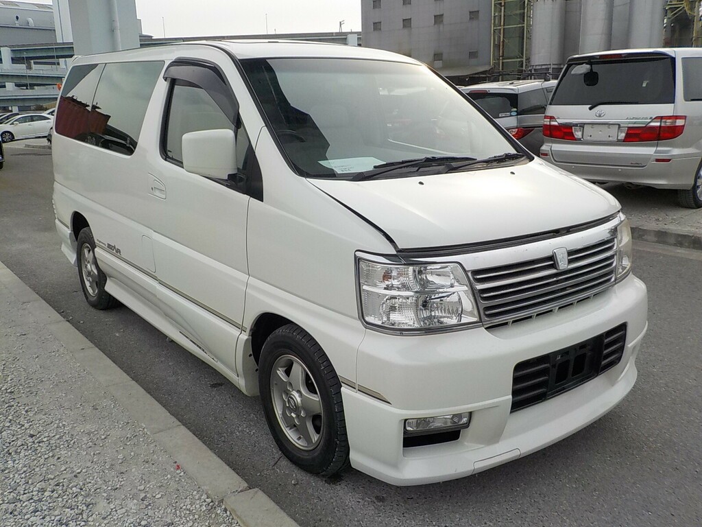 Nissan Elgrand Mpv White #4